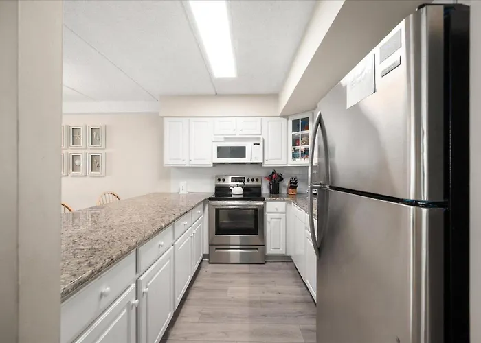 Hébergement de vacances Gorgeous 3 Bedroom Oceanfront With Pool!