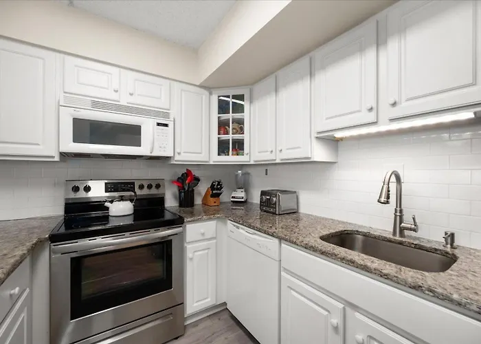 Gorgeous 3 Bedroom Atlantis Oceanfront With Pool! *