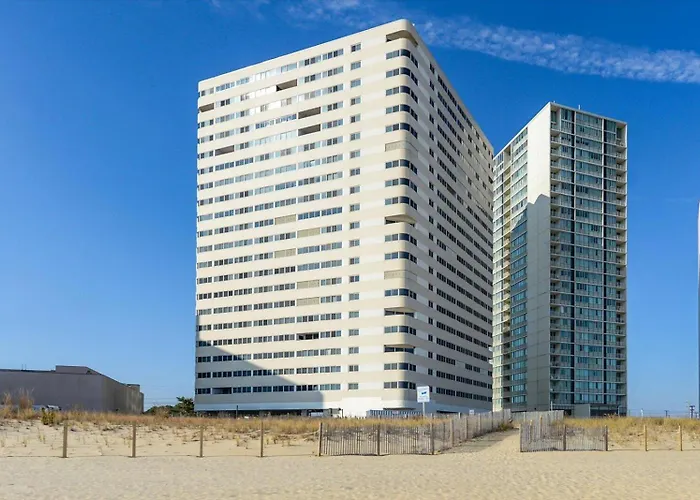 Gorgeous 3 Bedroom Atlantis Oceanfront With Pool! *